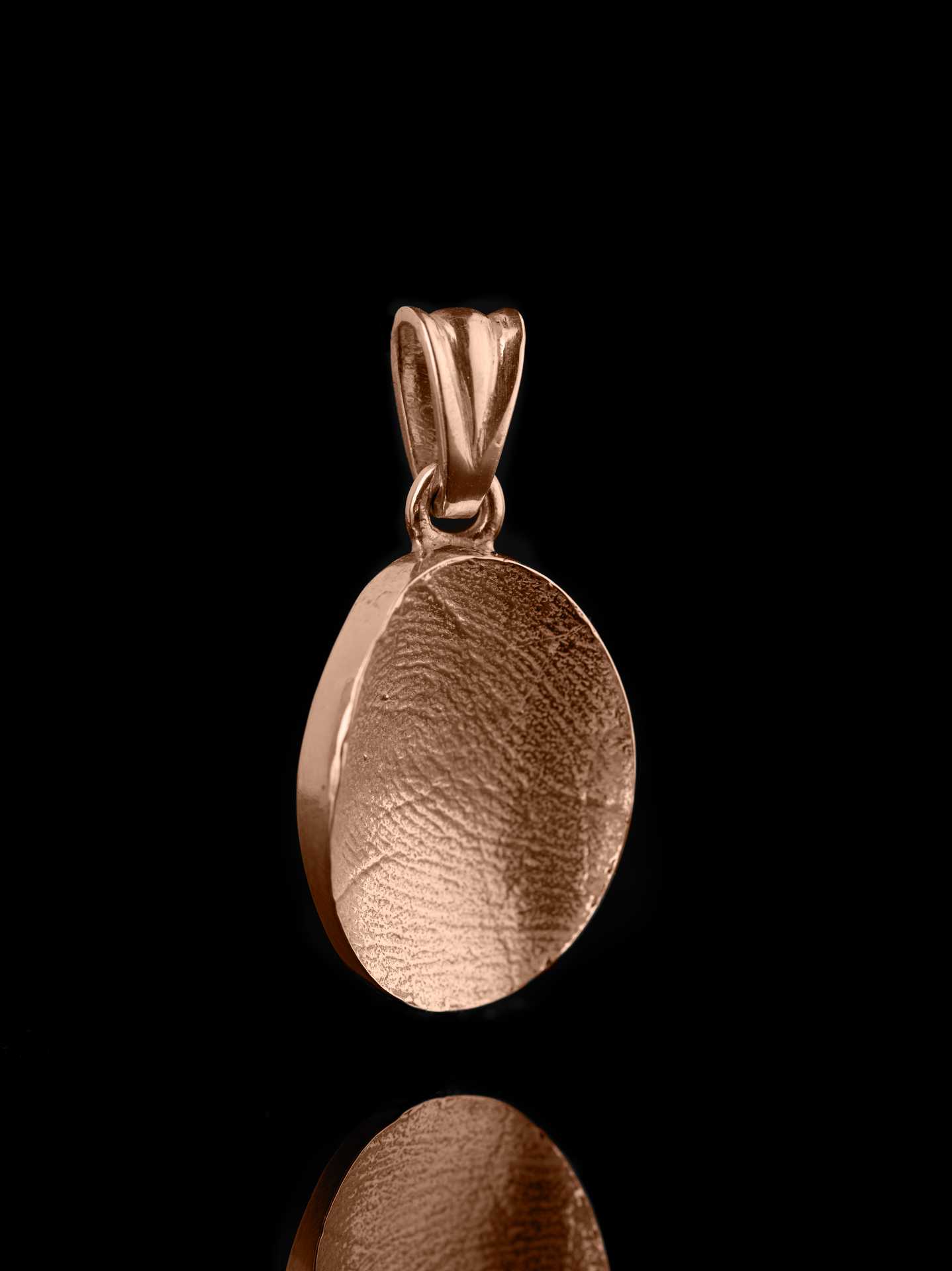Fingerprint in Rotgold als ovale Form